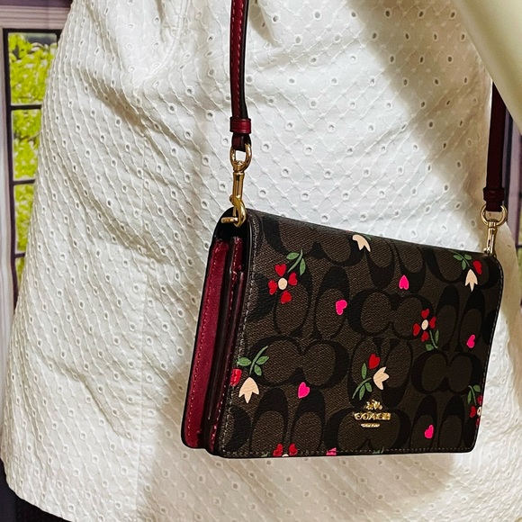 NWT Coach Anna Foldover Clutch Crossbody in Signature Canvas with heart print - Picture 13 of 13